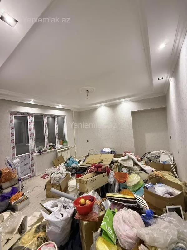 Satılır 4 otaqlı köhnə tikili 100 m²
