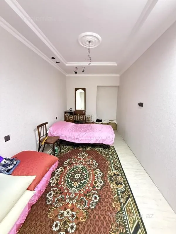 Satılır 4 otaqlı köhnə tikili 100 m²