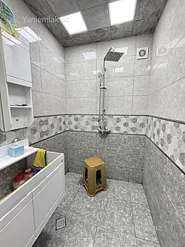 Satılır 4 otaqlı köhnə tikili 100 m²