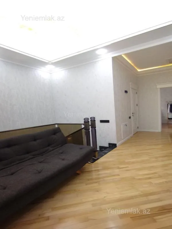 Satılır 5 otaqlı həyət evi 220 m²