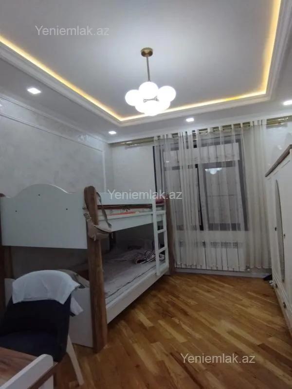 Satılır 5 otaqlı həyət evi 220 m²