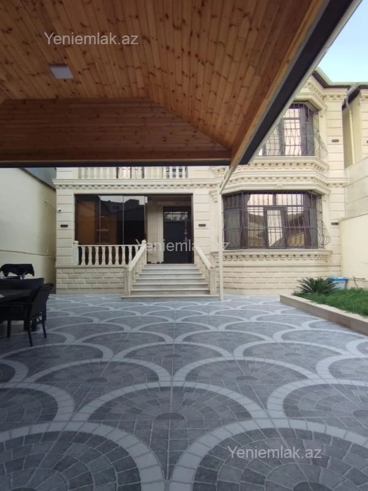 Satılır 5 otaqlı həyət evi 220 m²