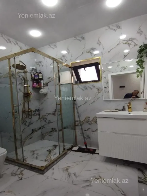 Satılır 5 otaqlı həyət evi 220 m²