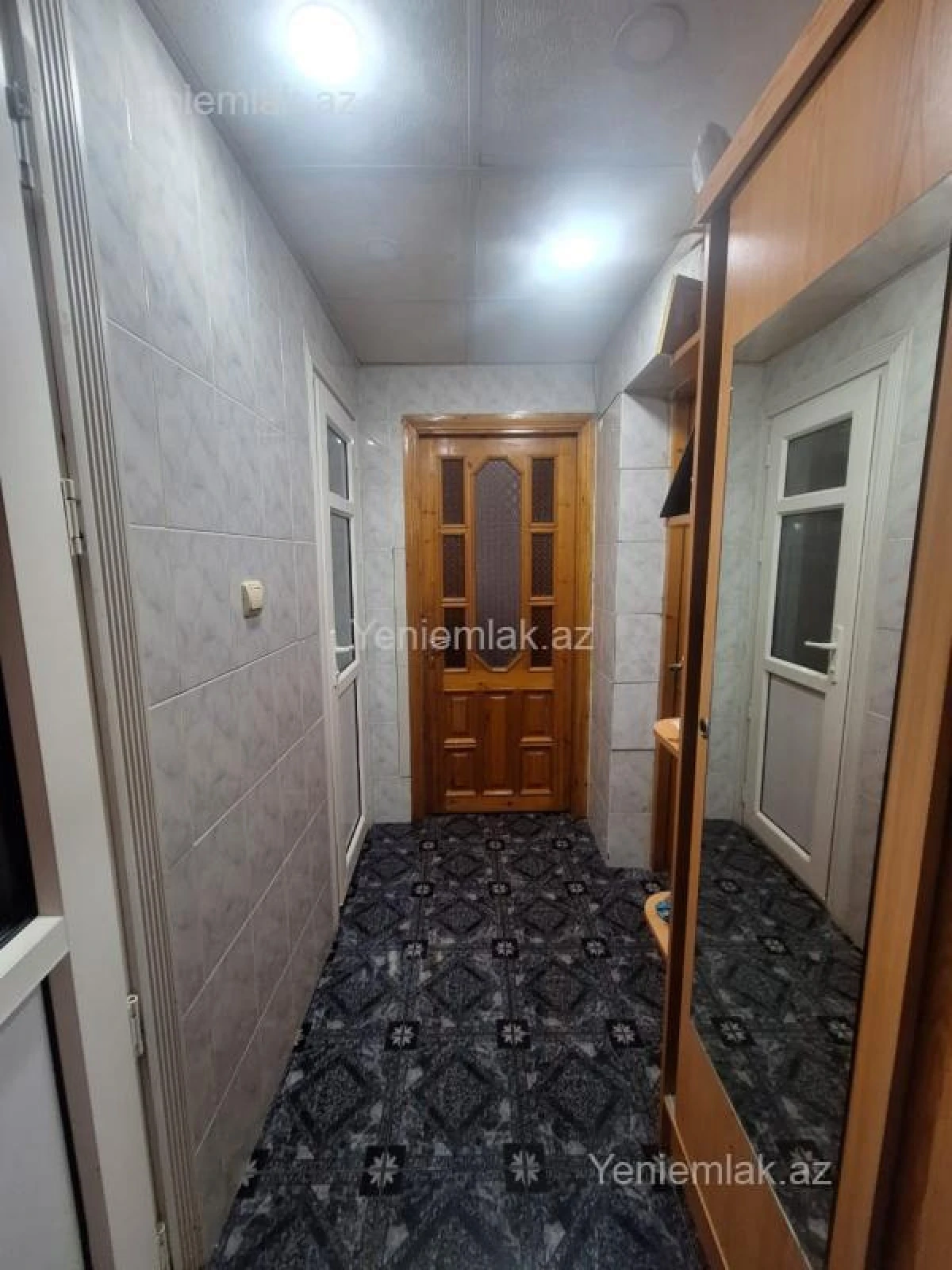 Satılır 3 otaqlı köhnə tikili 70 m²