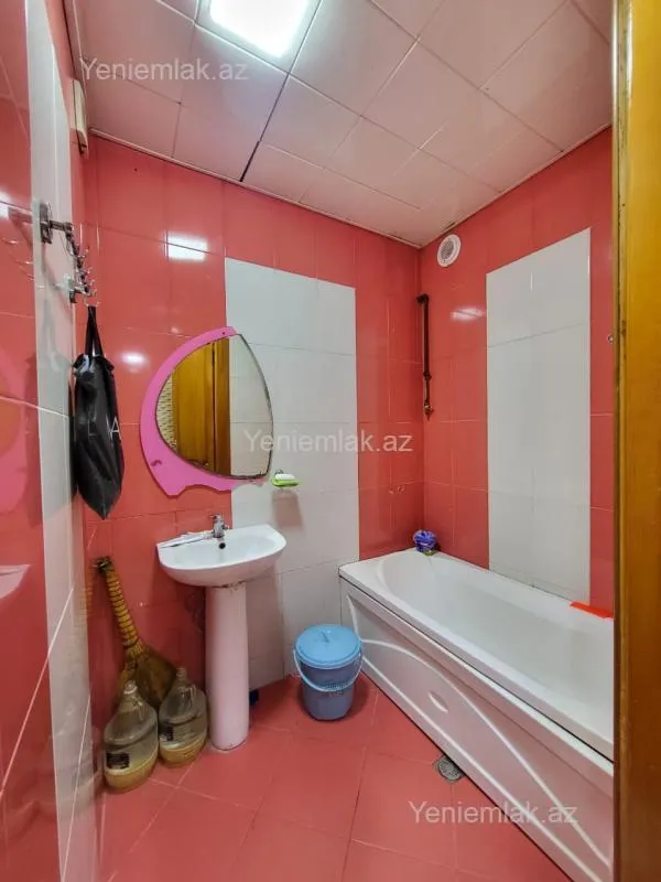 Satılır 2 otaqlı köhnə tikili 50 m²