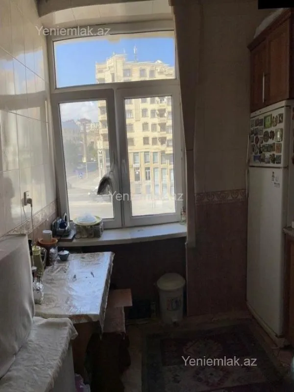 Satılır 3 otaqlı köhnə tikili 90 m²