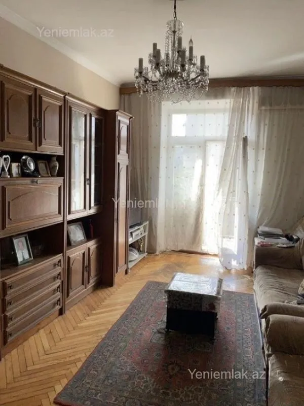 Satılır 3 otaqlı köhnə tikili 90 m²