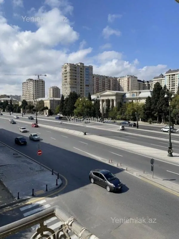 Satılır 3 otaqlı köhnə tikili 90 m²