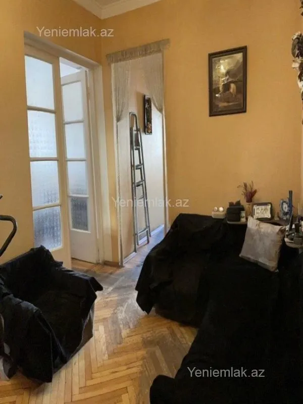 Satılır 3 otaqlı köhnə tikili 90 m²
