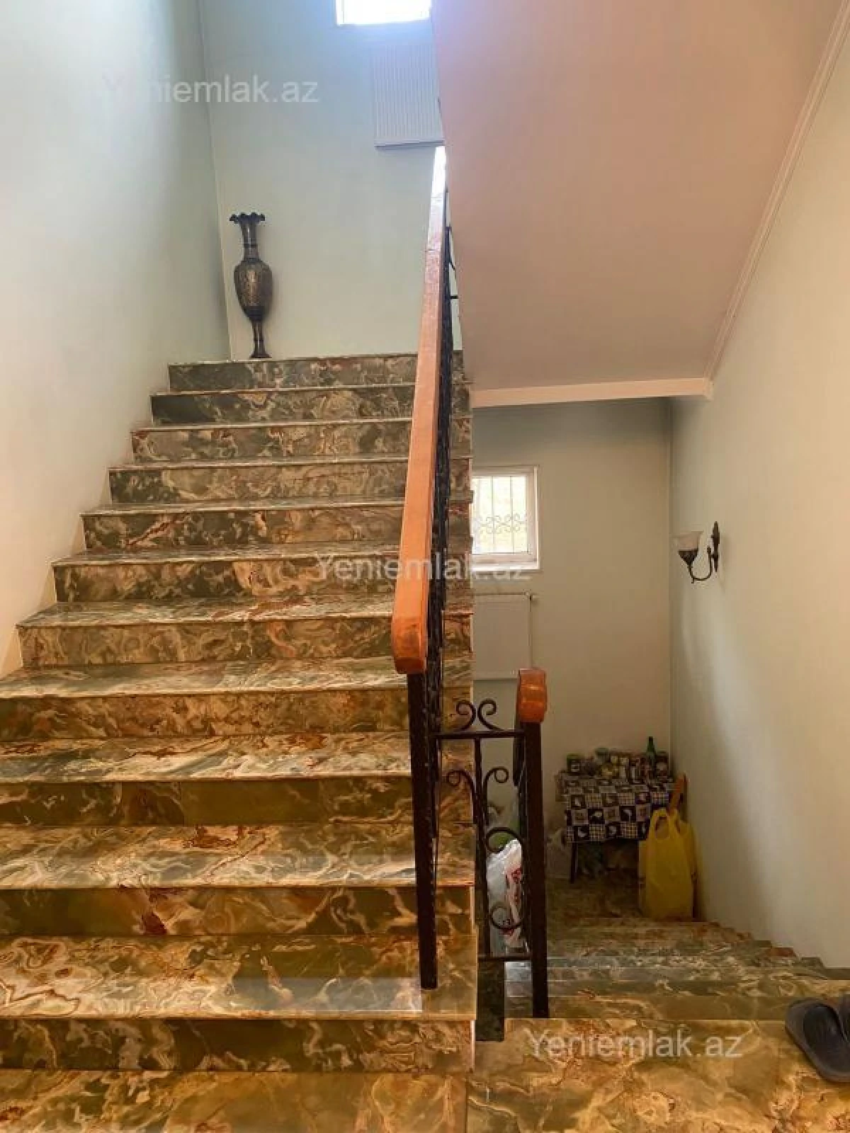 Satılır 9 otaqlı həyət evi 435 m²