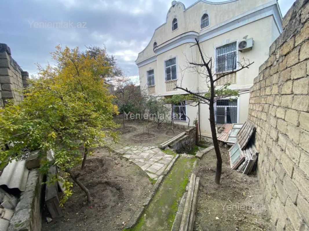 Satılır 9 otaqlı həyət evi 435 m²