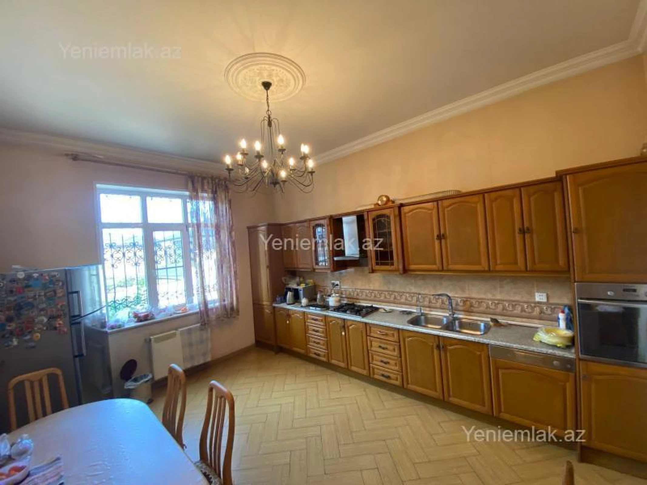 Satılır 9 otaqlı həyət evi 435 m²