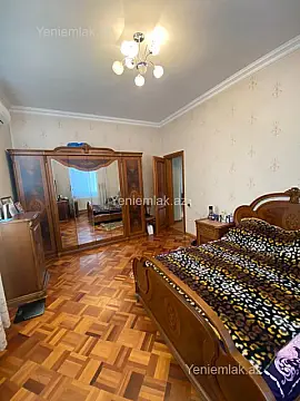 Satılır 9 otaqlı həyət evi 435 m²
