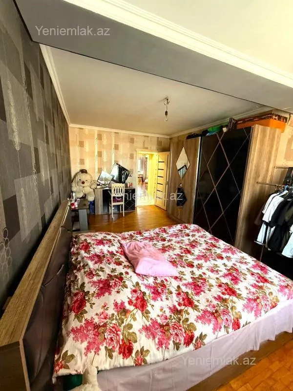 Satılır 2 otaqlı köhnə tikili 80 m²