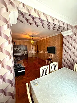 Satılır 2 otaqlı köhnə tikili 80 m²