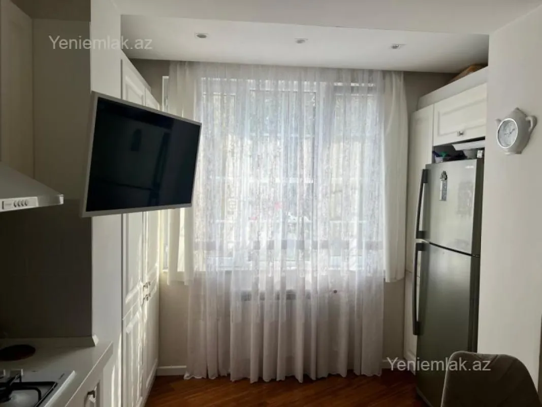 Satılır 4 otaqlı köhnə tikili 100 m²