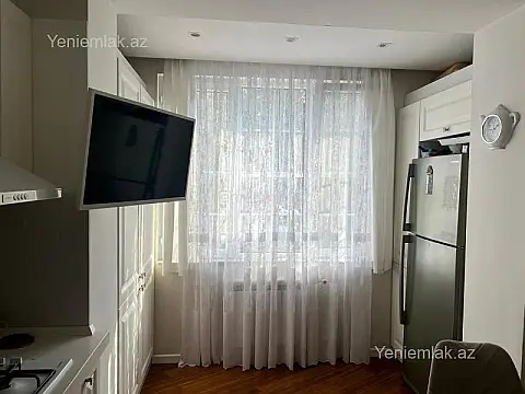 Satılır 4 otaqlı köhnə tikili 100 m²