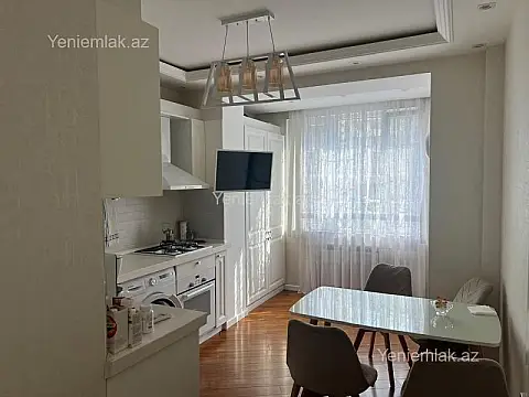 Satılır 4 otaqlı köhnə tikili 100 m²