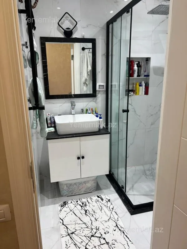 Satılır 4 otaqlı köhnə tikili 100 m²