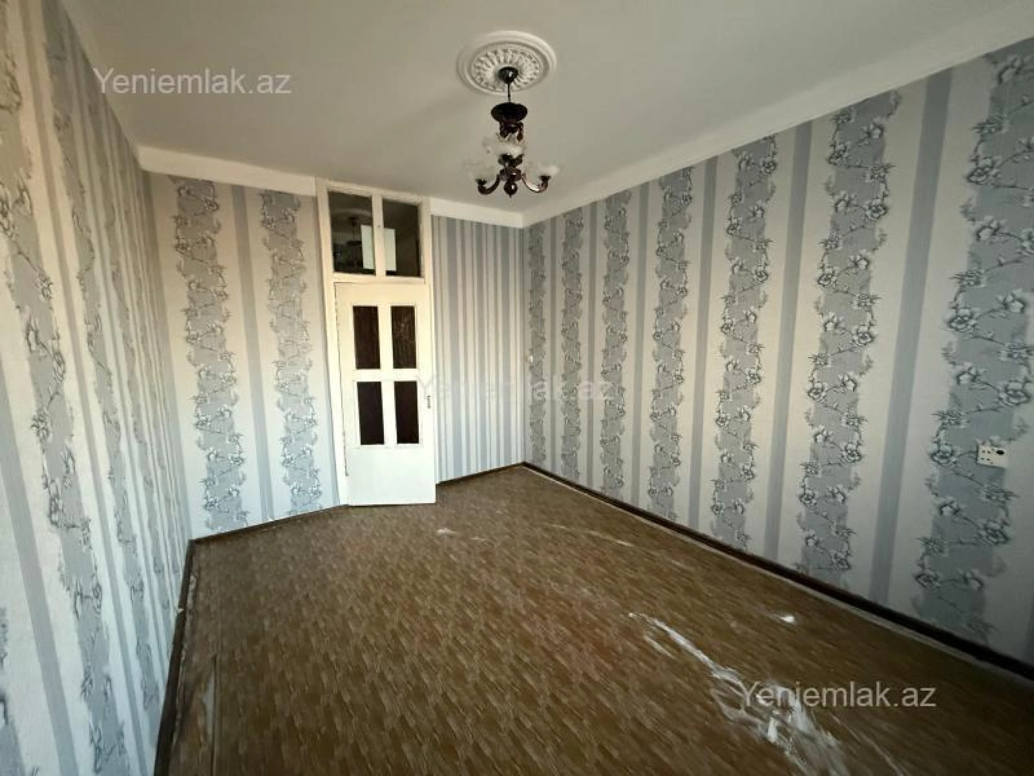 Satılır 2 otaqlı köhnə tikili 65 m²