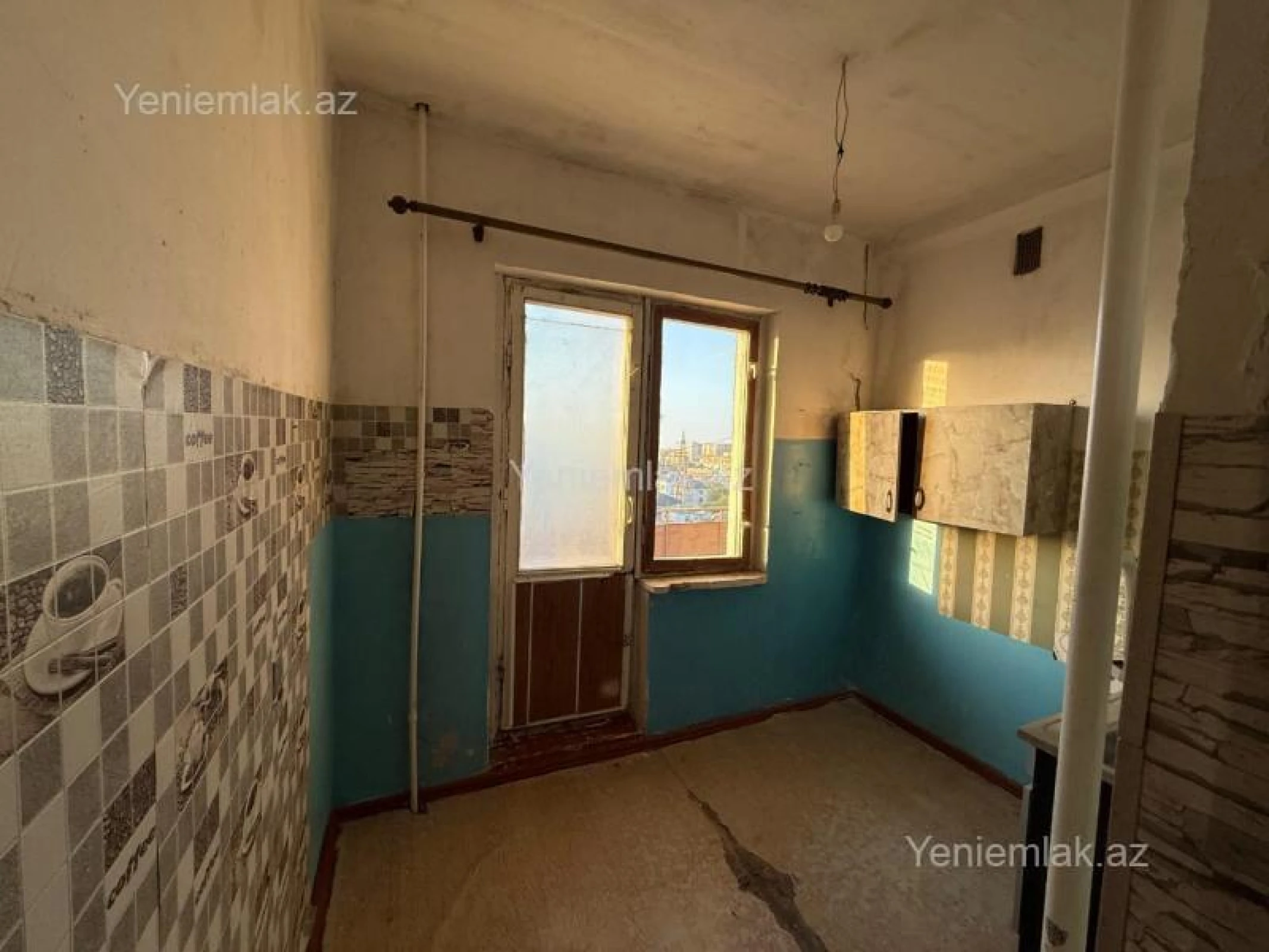 Satılır 2 otaqlı köhnə tikili 65 m²