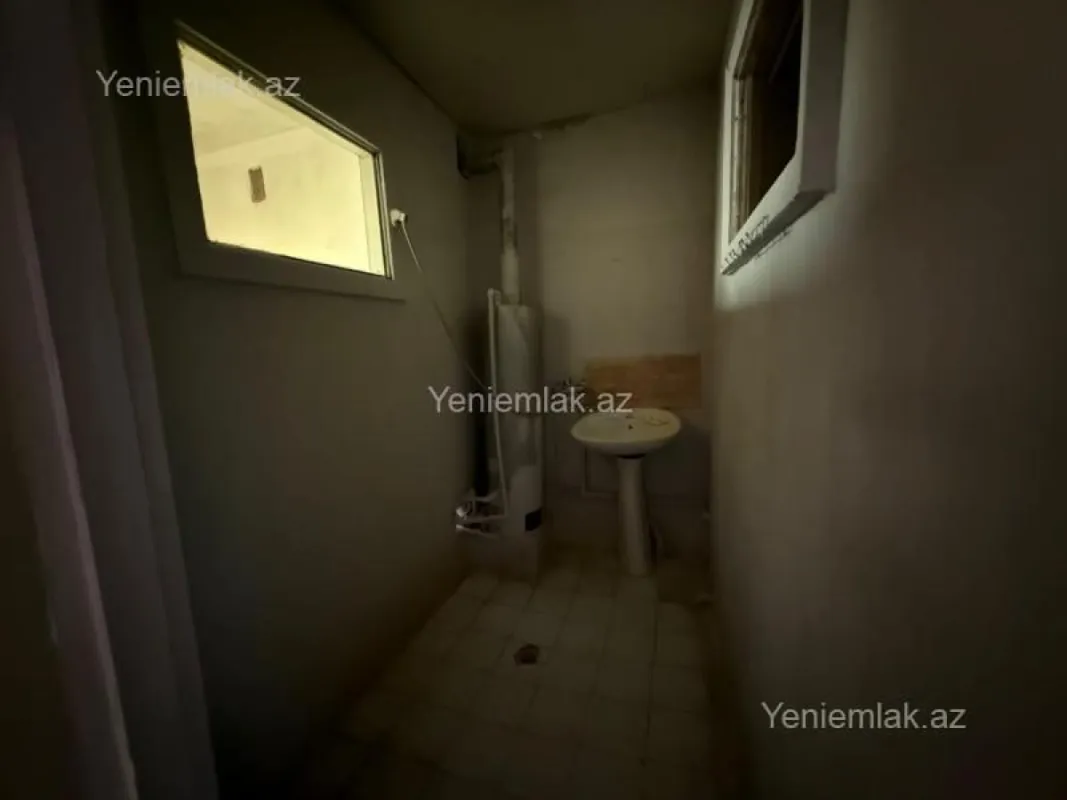 Satılır 2 otaqlı köhnə tikili 65 m²