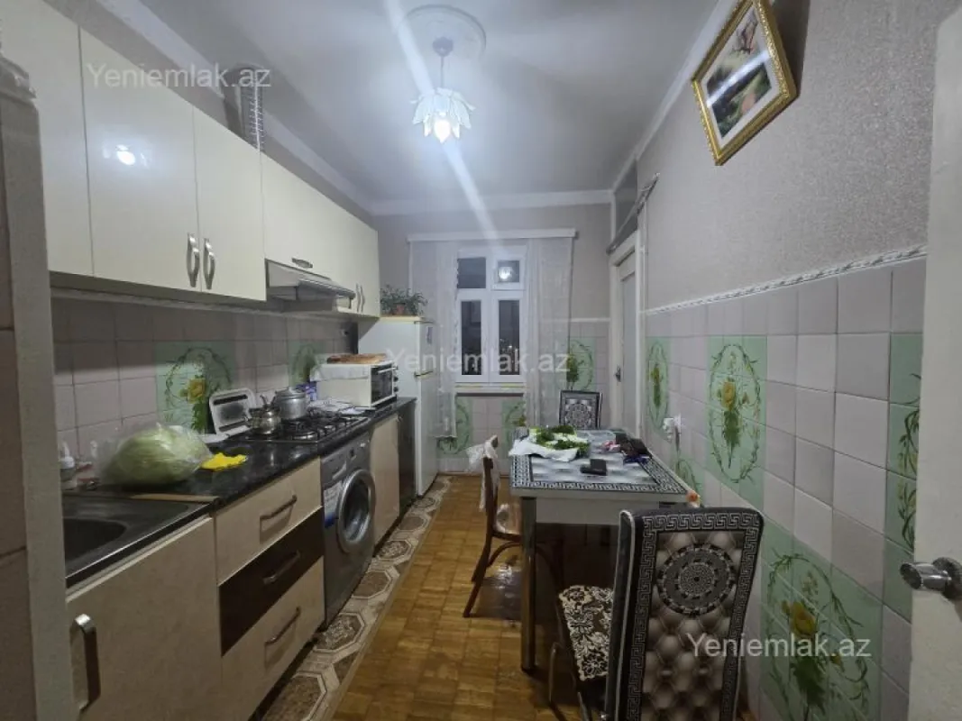Satılır 4 otaqlı köhnə tikili 88 m²