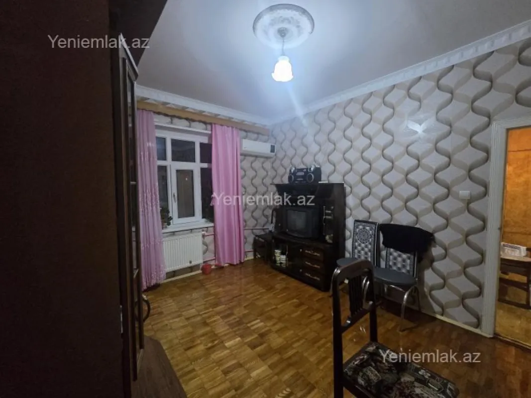 Satılır 4 otaqlı köhnə tikili 88 m²