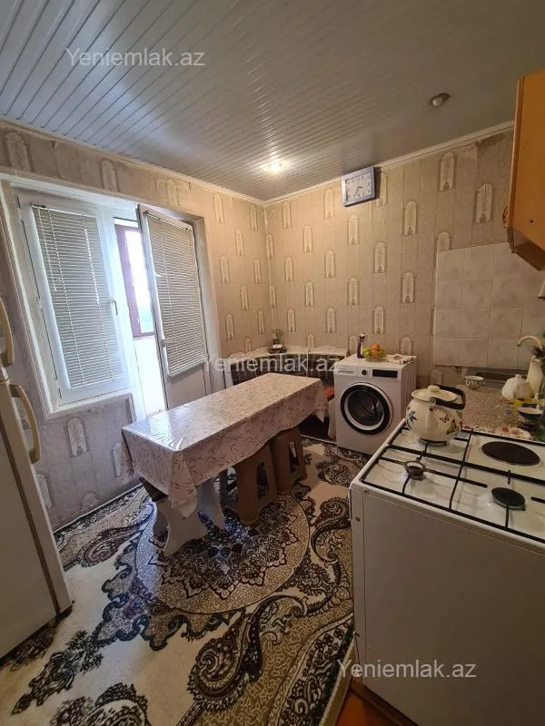 Satılır 5 otaqlı köhnə tikili 140 m²