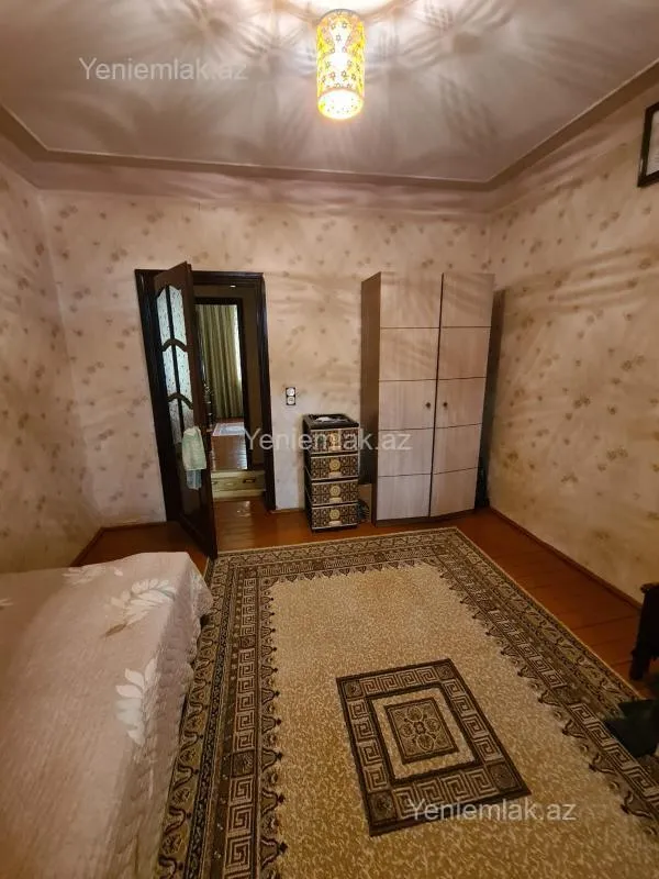 Satılır 5 otaqlı köhnə tikili 140 m²