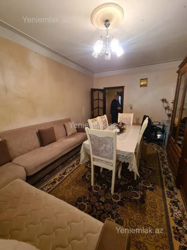 Satılır 5 otaqlı köhnə tikili 140 m²