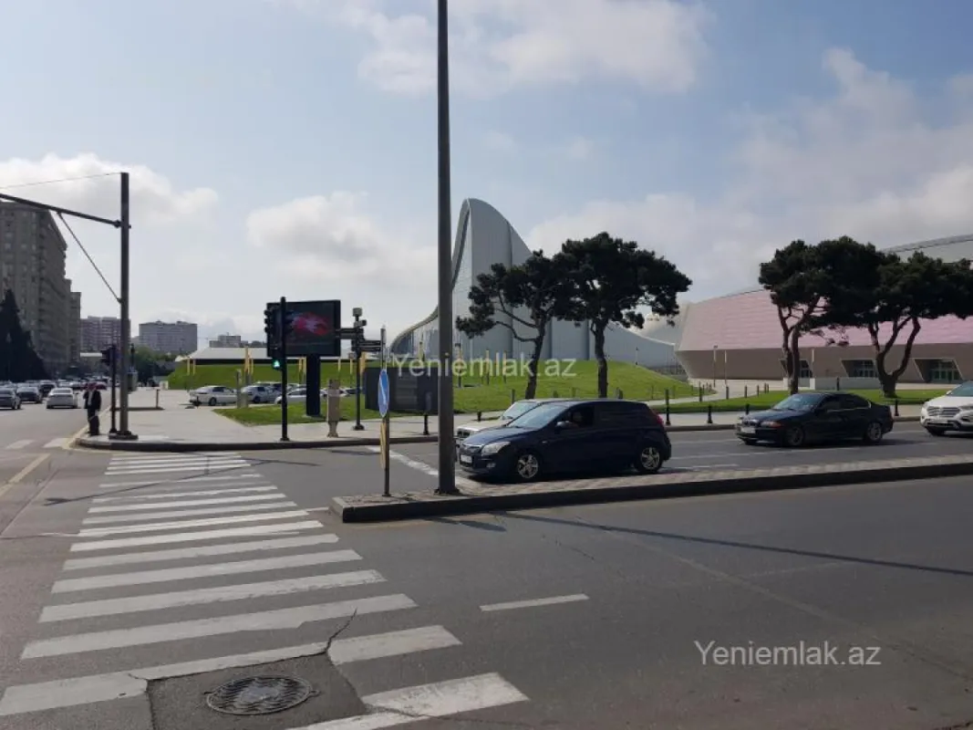 Satılır 5 otaqlı köhnə tikili 140 m²