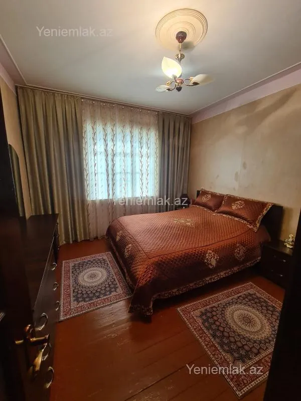 Satılır 5 otaqlı köhnə tikili 140 m²