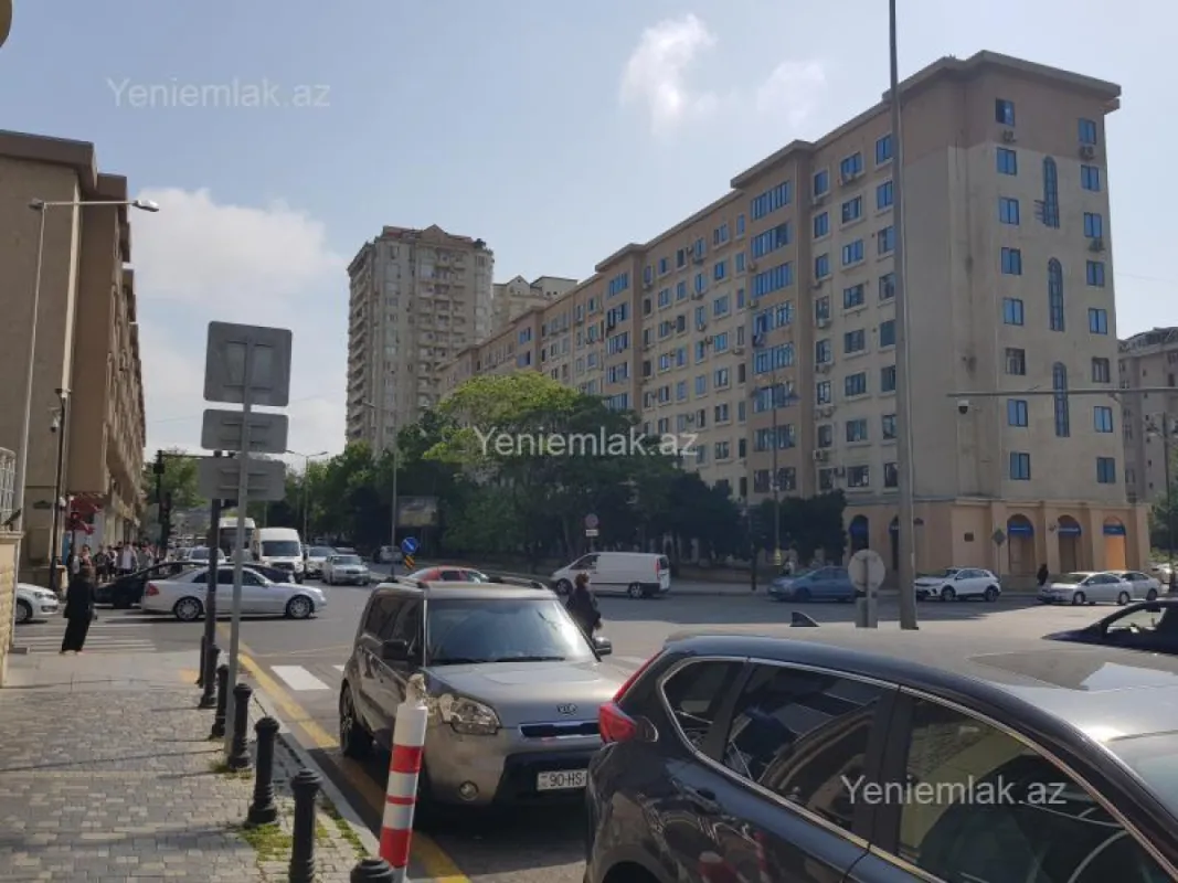 Satılır 5 otaqlı köhnə tikili 140 m²