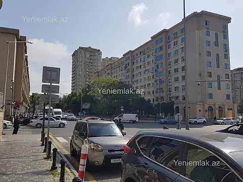 Satılır 5 otaqlı köhnə tikili 140 m²