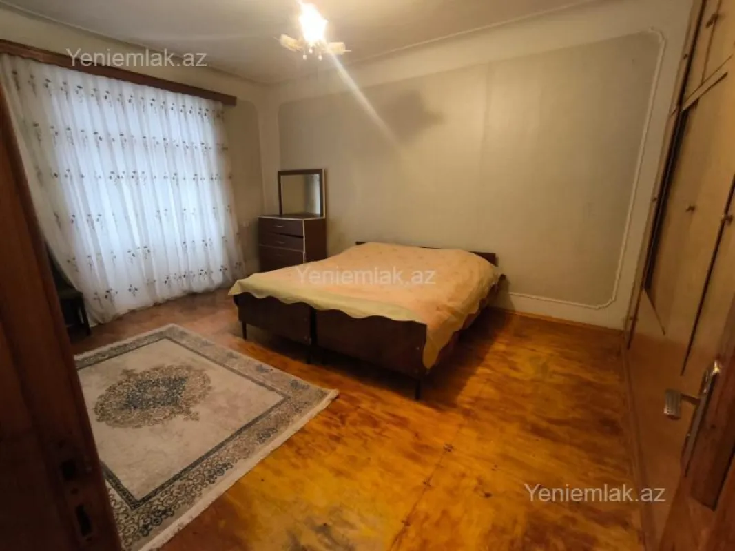 Satılır 3 otaqlı köhnə tikili 80 m²