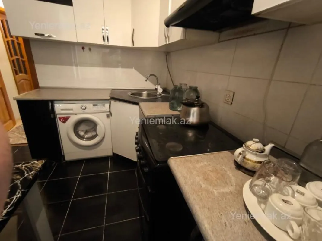 Satılır 3 otaqlı köhnə tikili 80 m²