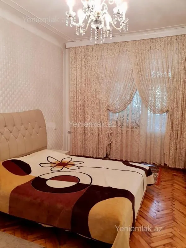 Satılır 3 otaqlı köhnə tikili 115 m²