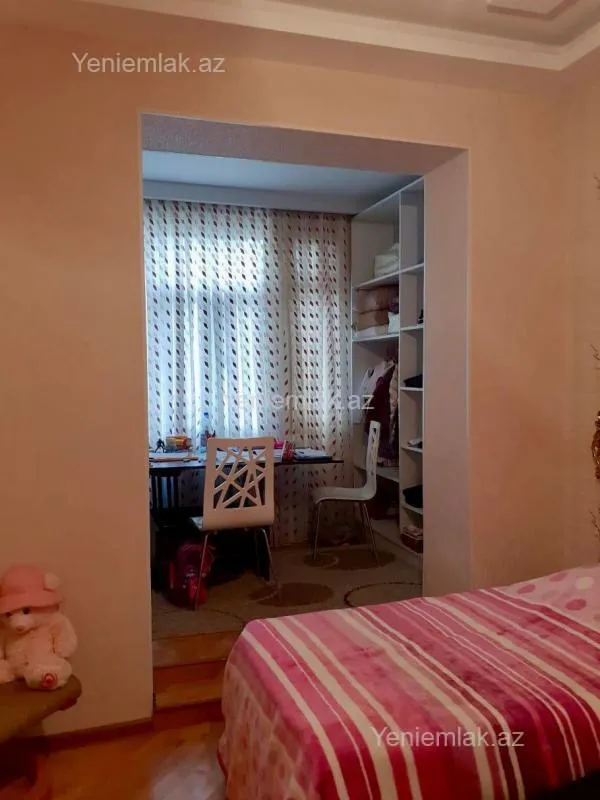 Satılır 3 otaqlı köhnə tikili 115 m²