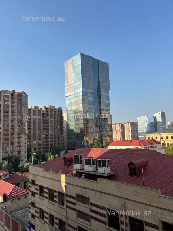 Satılır 2 otaqlı köhnə tikili 70 m²