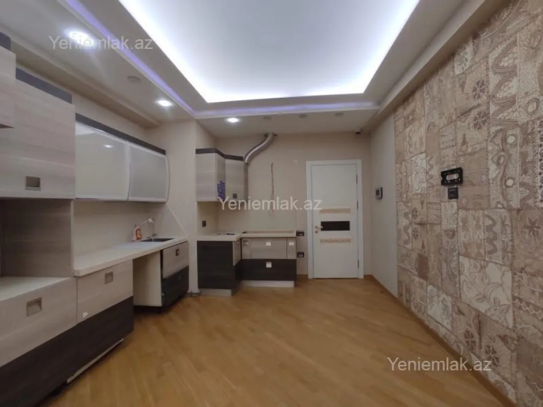 Satılır 3 otaqlı yeni tikili 135 m²