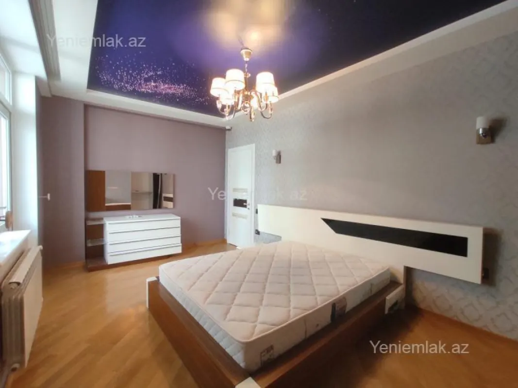 Satılır 3 otaqlı yeni tikili 135 m²