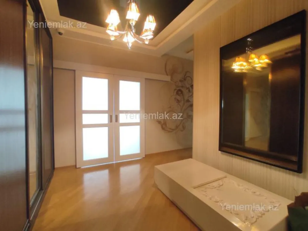 Satılır 3 otaqlı yeni tikili 135 m²
