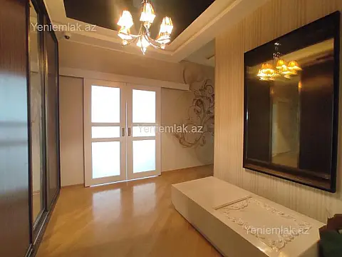 Satılır 3 otaqlı yeni tikili 135 m²