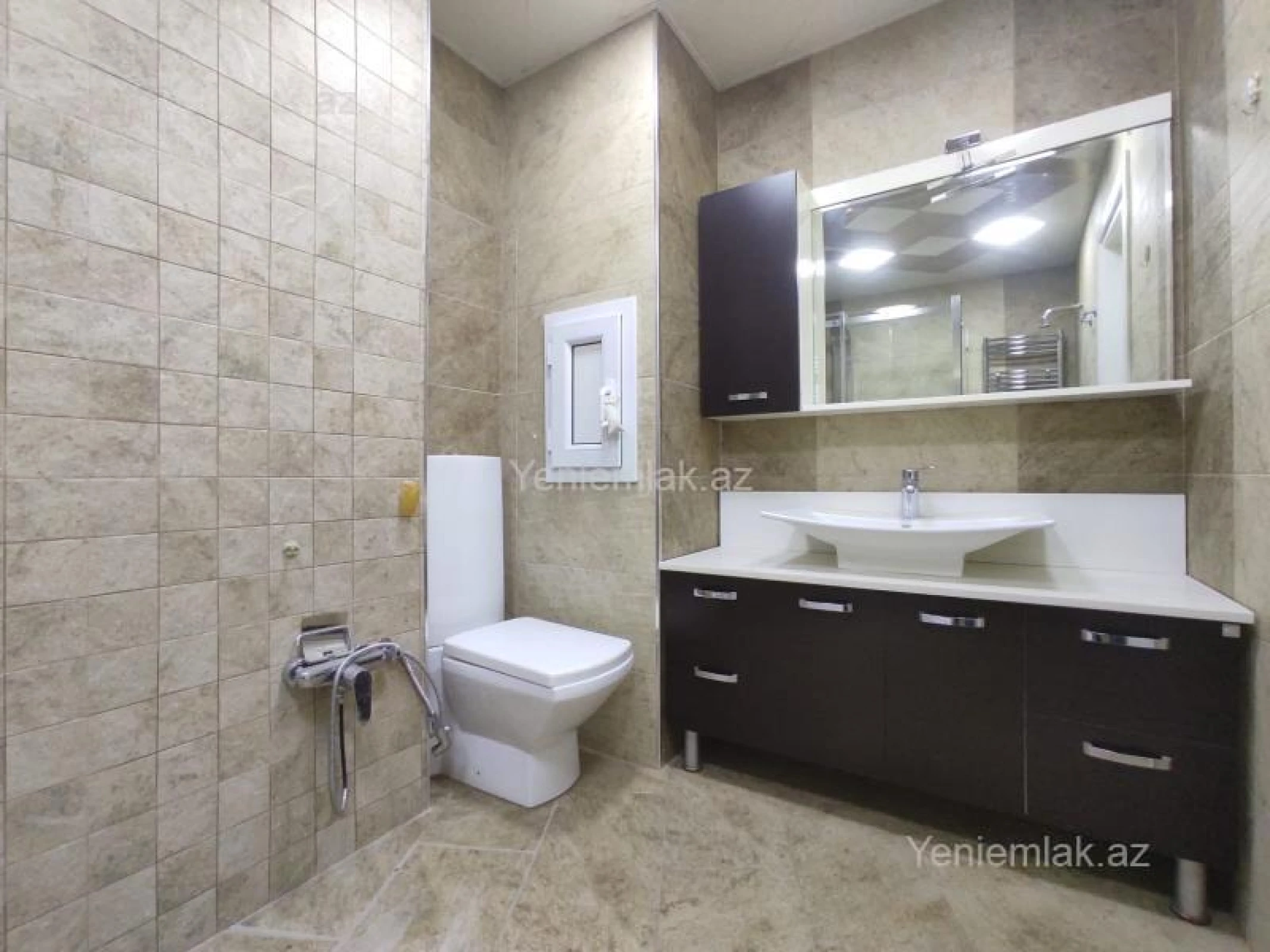 Satılır 3 otaqlı yeni tikili 135 m²