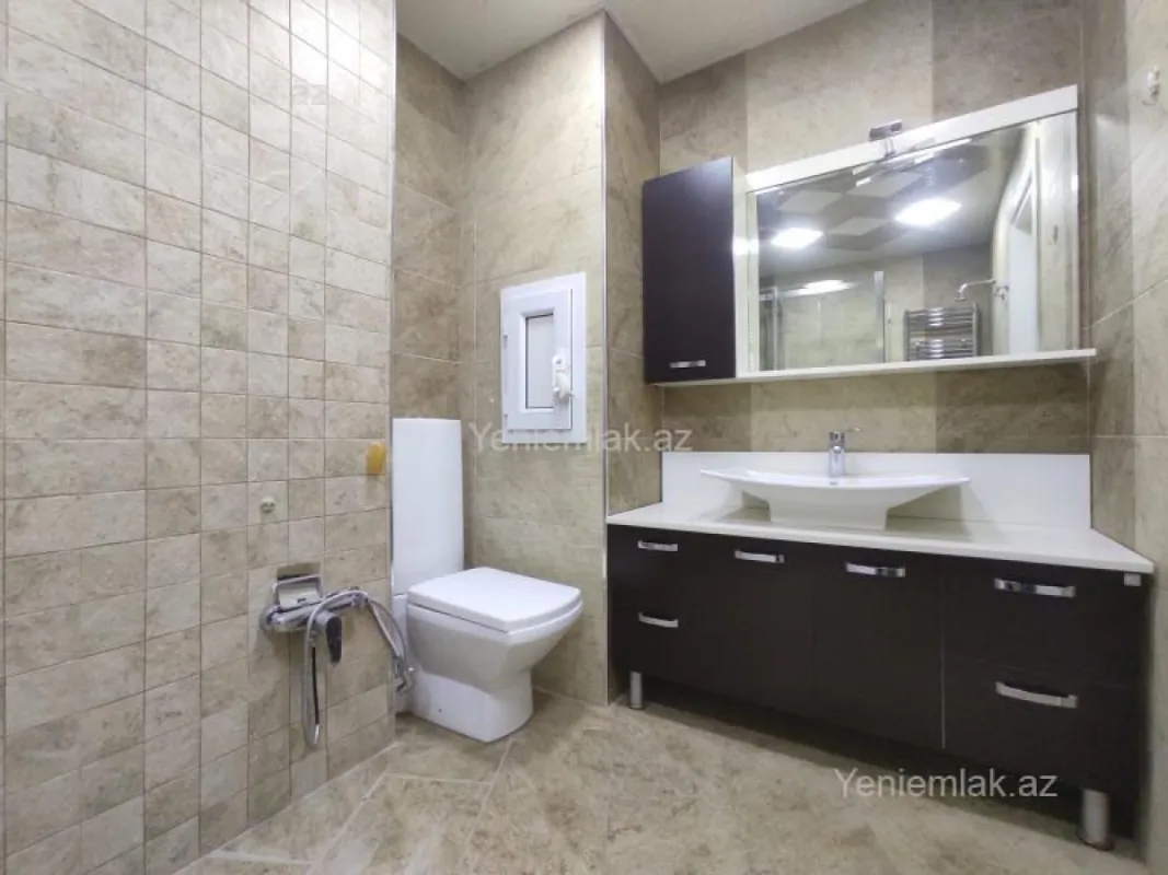 Satılır 3 otaqlı yeni tikili 135 m²