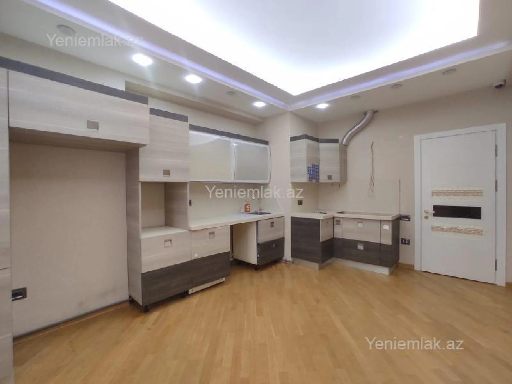Satılır 3 otaqlı yeni tikili 135 m²