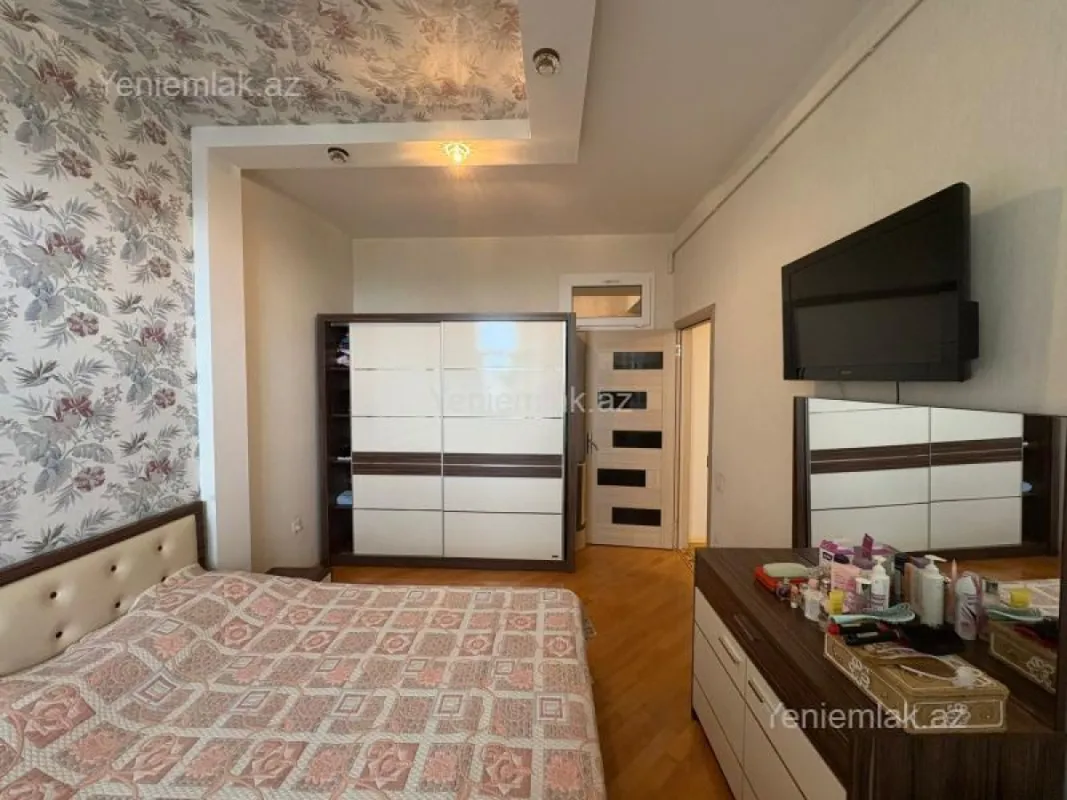 Satılır 3 otaqlı yeni tikili 100 m²