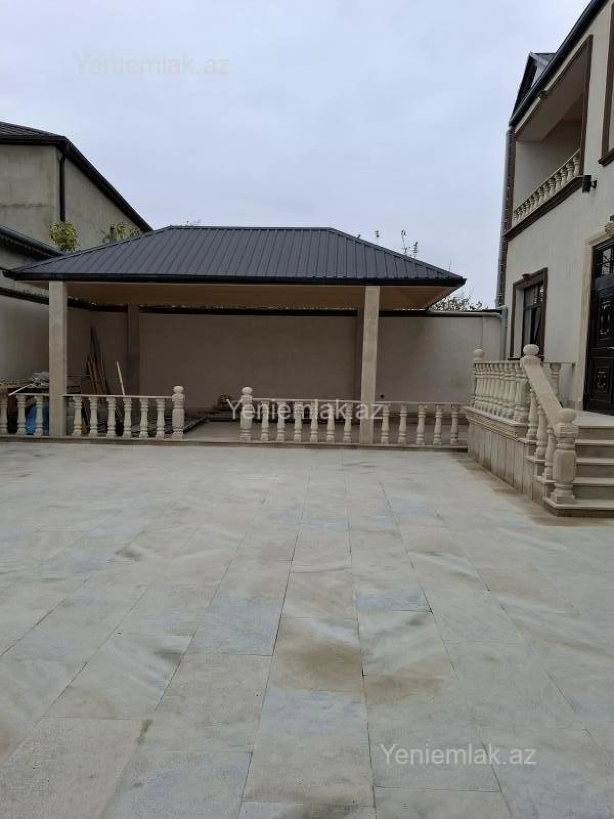 Satılır 6 otaqlı həyət evi 240 m²