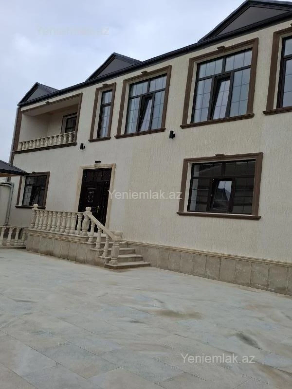 Satılır 6 otaqlı həyət evi 240 m²